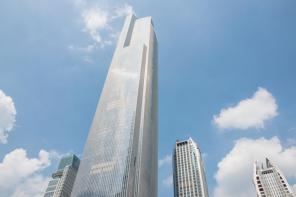 Das Chow Tai Fook Centre mit Rosewood Guangzhou in China