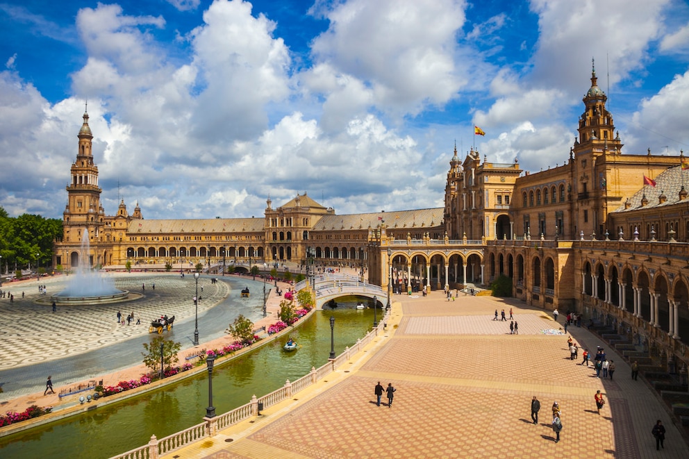 Der Plaza de Espa&ntilde;a in Sevilla