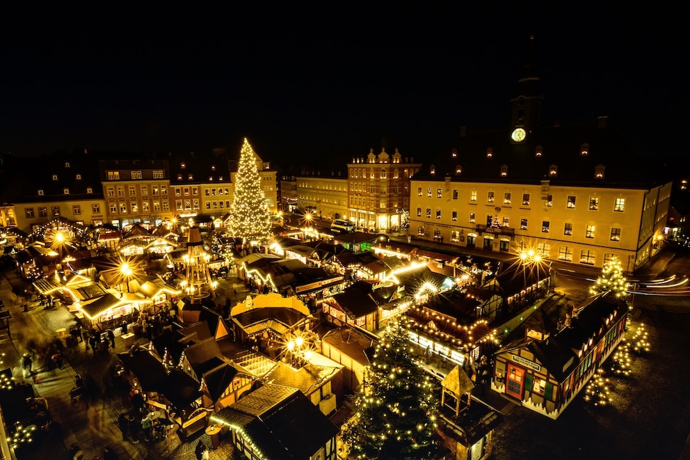 Der Annaberger Weihnachtsmarkt bietet Typisches aus dem Erzgebirge