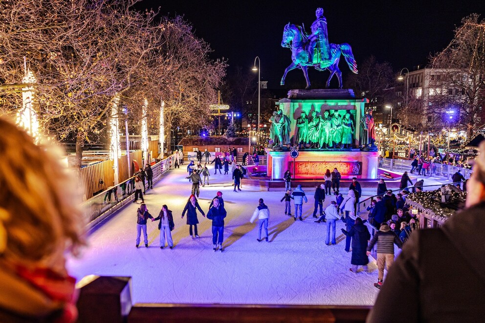 In Cologne, a dreamy ice rink invites you to skate over the Christmas market 'Heinzel's Winter Fairy Tale'