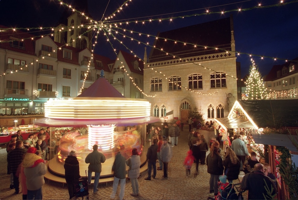 Weihnachtsstimmung und Lichterglanz im Stadtzentrum von Halberstadt