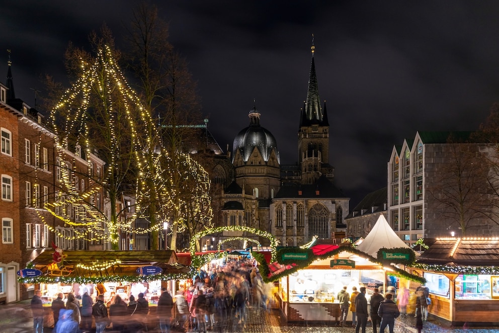 Zwischen Dom und Rathaus verwandelt sich Aachen in ein leuchtendes Winterdorf &ndash; Printen, Gl&uuml;hwein und Ch&ouml;re sorgen f&uuml;r m&auml;rchenhafte Stimmung