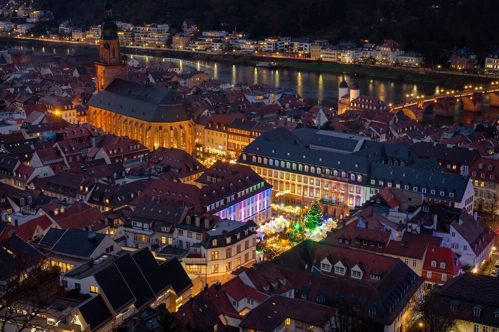 Old town alleys, Winterwäldchen, and castle view: In Heidelberg, the Christmas market becomes a radiant Advent panorama
