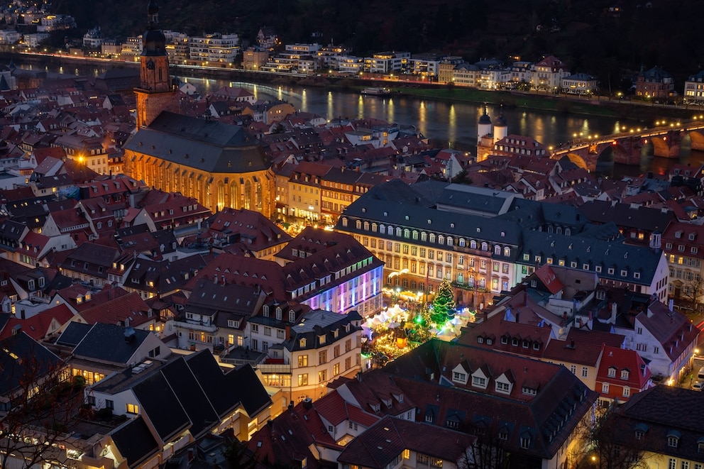 Altstadtgassen, Winterw&auml;ldchen und Schlossblick: In Heidelberg wird der Weihnachtsmarkt zum leuchtenden Adventspanorama