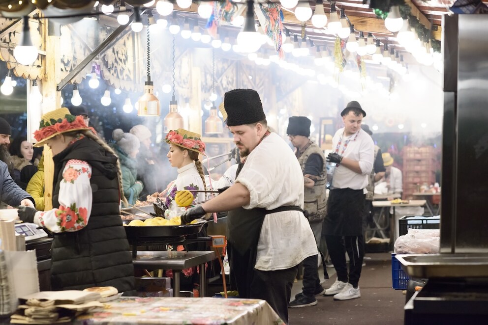 Culinary specialties from Romania and all of Eastern Europe are offered at the Christmas market in Craiova