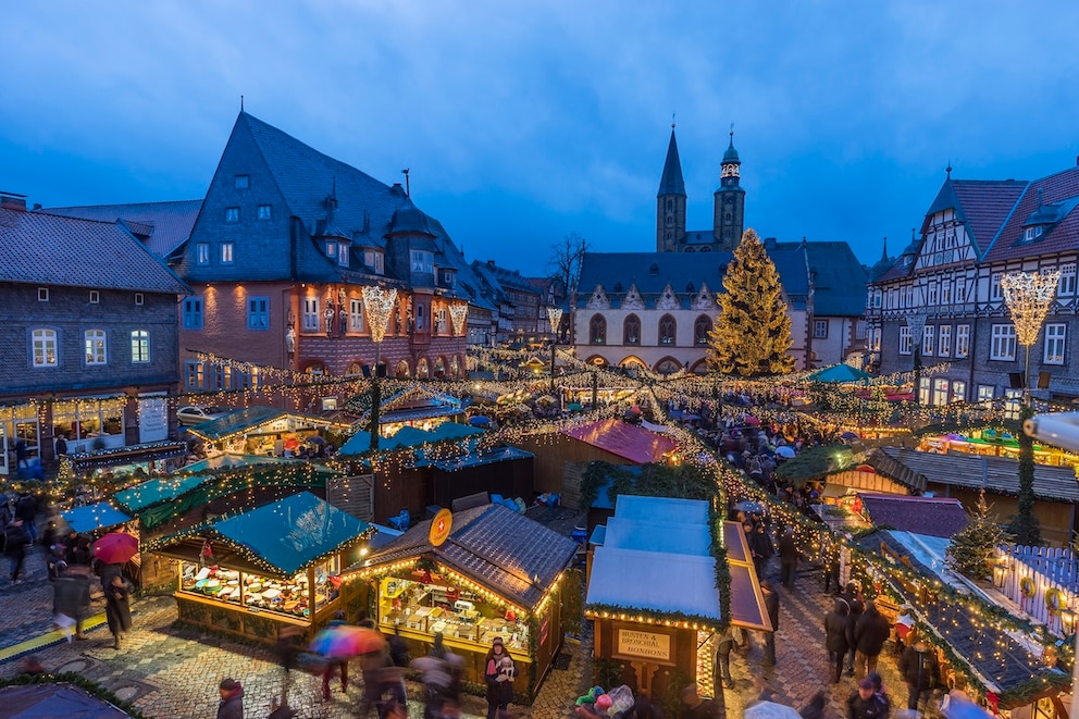 Zwischen Fachwerk und Lichterglanz: Der Goslarer Weihnachtswald geh&ouml;rt zu den stimmungsvollsten Weihnachtsm&auml;rkten Europas
