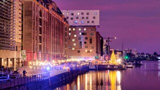 „Weihnachten an der Spree“ in Berlin lockt mit einem All-inclusive-Konzept direkt an der Oberbaumbrücke