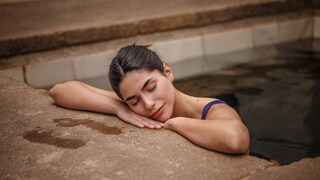 Frau in einer Therme