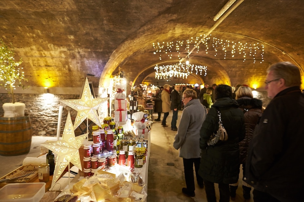 Der unterirdische Weihnachtsmarkt in den Weinkellern des Moselorts Traben-Trarbach