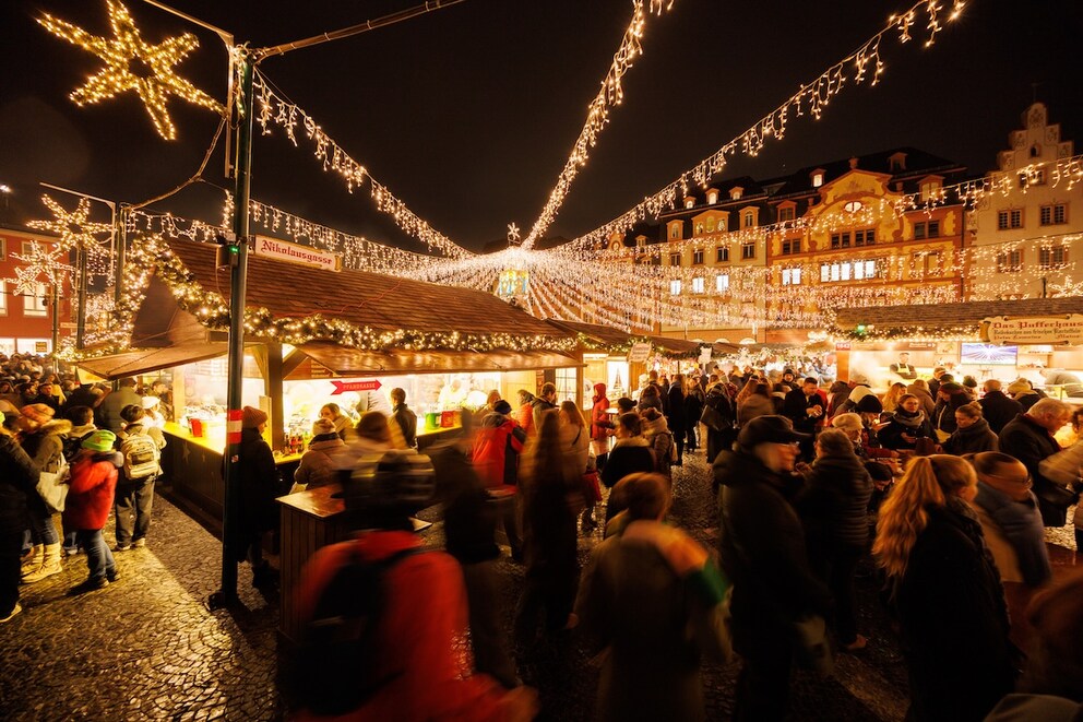 The Mainz Christmas Market shines against the impressive backdrop of the old town