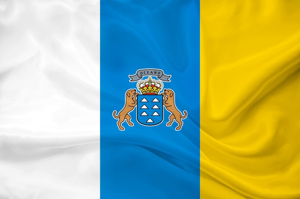 The flag of the Canaries: two dogs on the coat of arms as a hint to the origin of the name