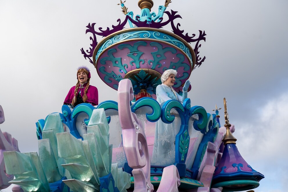 Image of Elsa and Anna for the new theme world 'World of Frozen' at Disneyland Paris