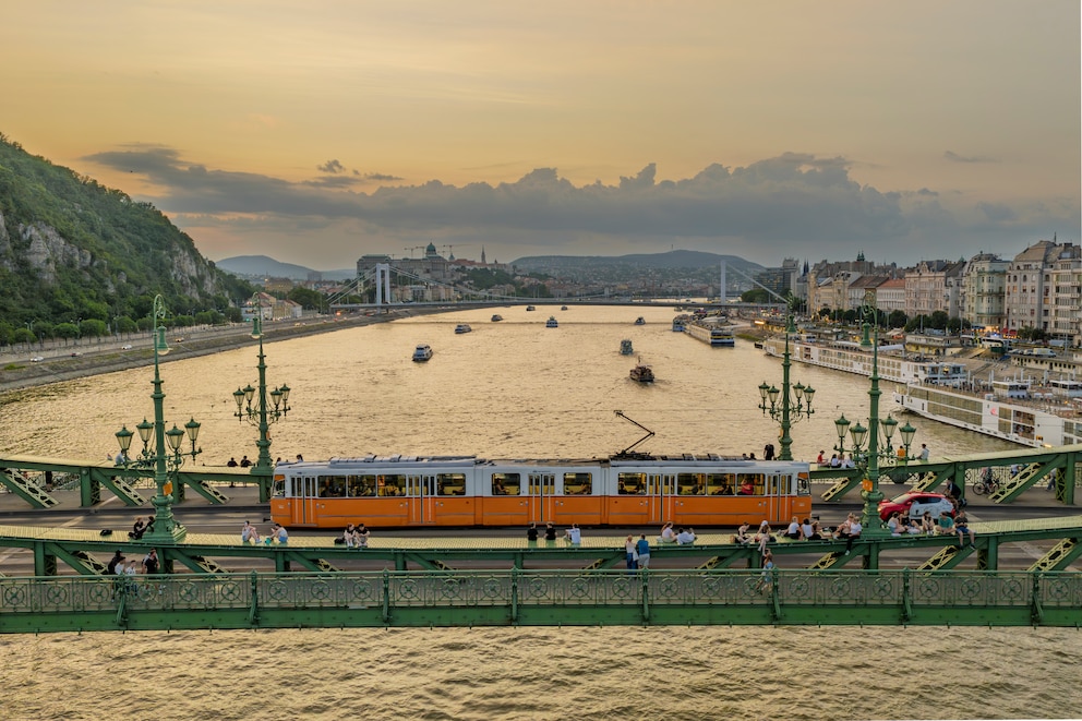 Budapests Straßenbahnen bieten beeindruckende Ausblicke auf viele der wichtigsten Sehenswürdigkeiten der Stadt