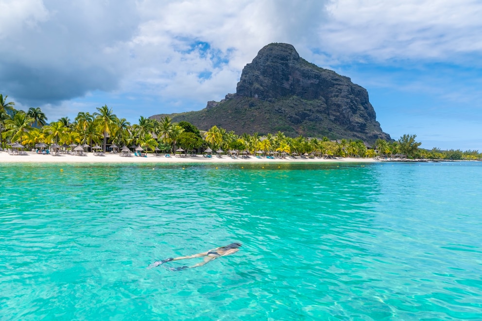 Lagunen, Zuckerrohrfelder und wei&szlig;e Str&auml;nde &ndash; Mauritius ist weit entfernt, ohne den K&ouml;rper aus dem Rhythmus zu bringen