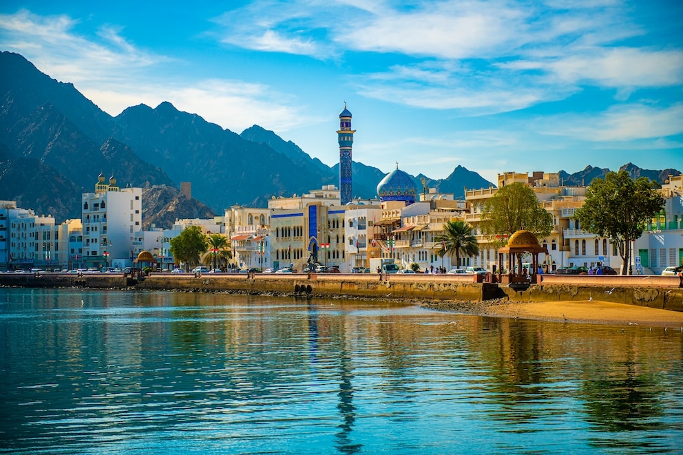 Zwischen W&uuml;ste, Gebirge und K&uuml;ste bietet Oman orientalisches Fernreisegef&uuml;hl mit &uuml;berschaubarer Zeitdifferenz