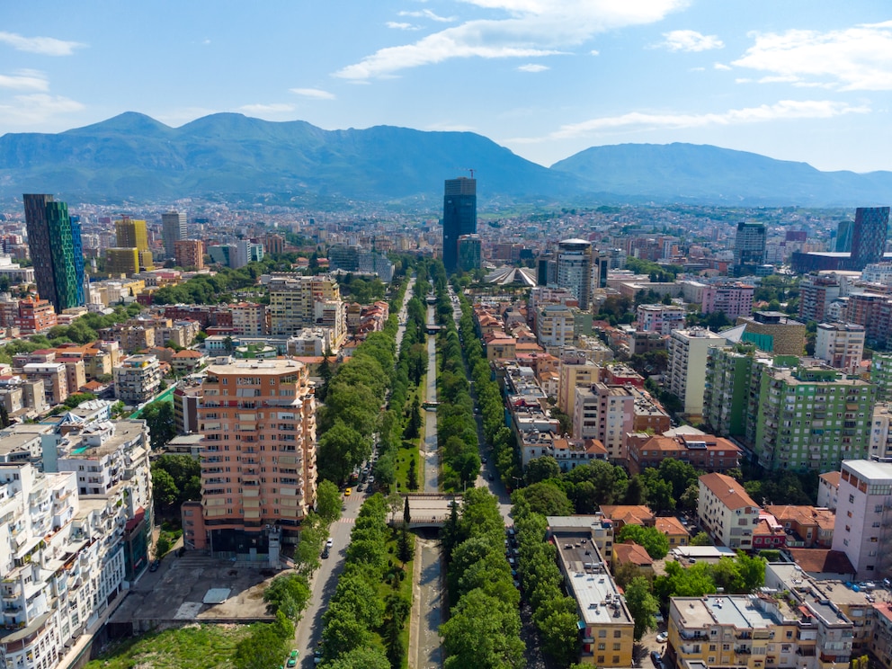 Auch Tirana in Albanien ist mit kleinem Budget einen Kurztrip wert