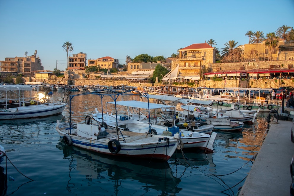 Antike Ruinen und Hafen von Byblos &ndash; ein fr&uuml;hes Zentrum von Handel und Schriftkultur am Mittelmeer