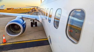 Ein Mann konnte seinen Augen nicht trauen, als ihm auf einem United-Airlines-Flug in der First Class das Abendessen serviert wurde