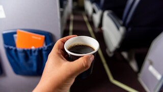 In etlichen Flugzeugen US-amerikanischer Airlines sollten Reisende besser auf Kaffee oder Tee verzichten