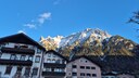 Bunte H&auml;user und der Blick auf die Berge: Dieser Ort in Bayern ist ein echter Geheimtipp