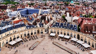 Dijon verbindet historische Kulisse mit modernem Lebensgefühl – hier zu sehen ist der „Place de la Libération“