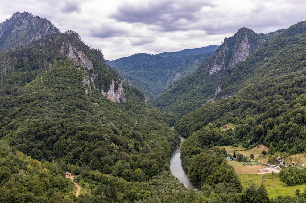 Die Tara-Schlucht im Durmitor-Nationalpark ist Europas gr&ouml;&szlig;te Schlucht