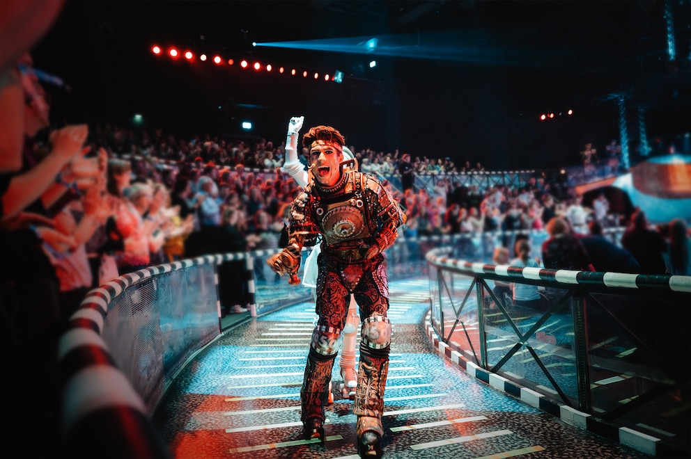 Starlight Express in Bochum: In der Spielzeit 2024/2025 verk&ouml;rperte Max Luca Maus Rusty die Dampflok