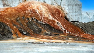 Die sogenannten Blood Falls am Tyler-Gletscher in der Ostantarktis