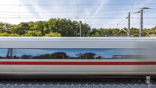 Unsere Autorin fährt Zug nur mit Plastikfolie