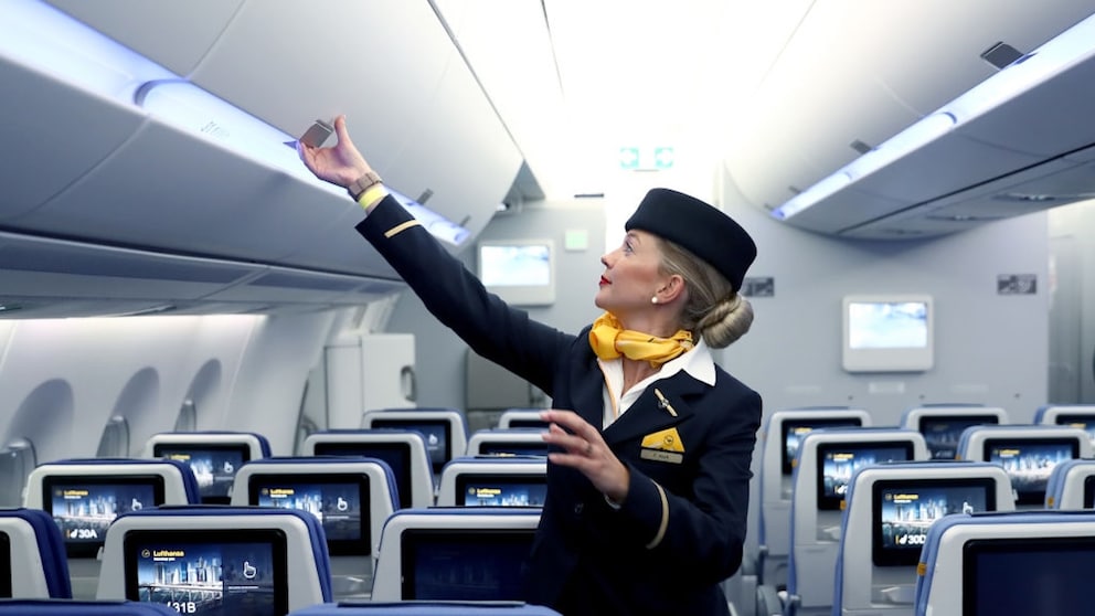 Die Flugzeug-Crew hat einige Codes, mit denen sie unauffällig über Passagiere an Bord sprechen kann