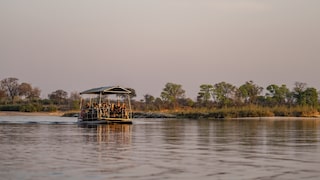 In Namibia nehmen Malaria-Fälle deutlich zu. Lange Kleidung, Mückenspray und Moskitonetz können den Urlaub retten.
