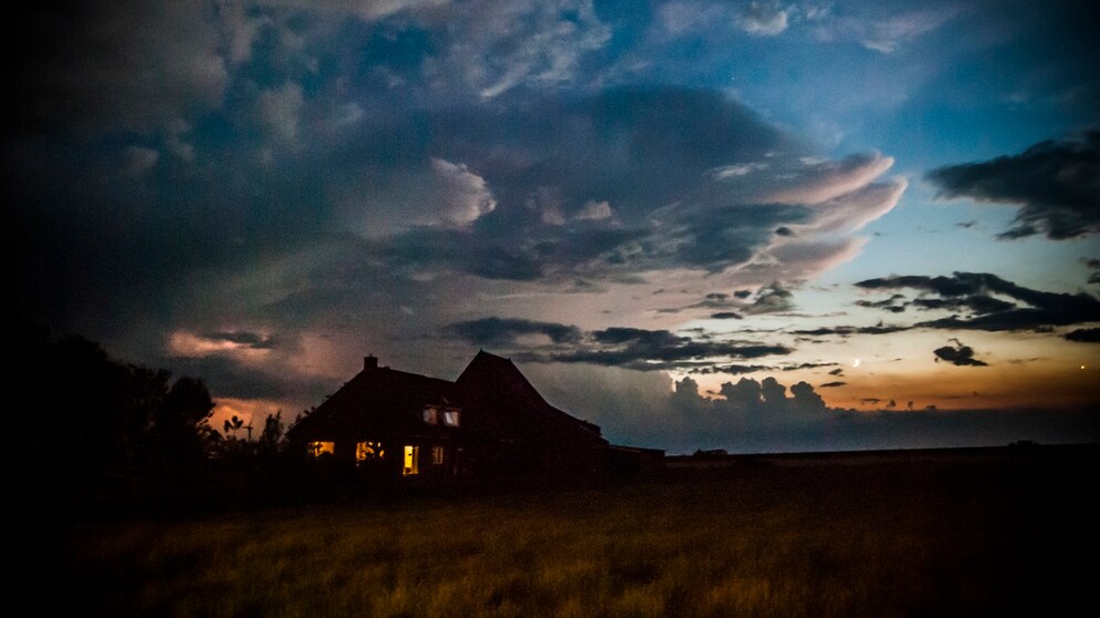 Bei TRAVELBOOK berichtet eine Solo-Reisende, wie ihre Nacht in einem angelegenen Ferienhaus zum Alptraum wurde