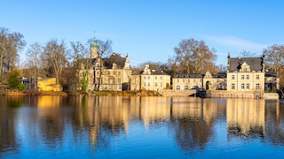 Der Ort Klein Glienicke vom Wasser aus gesehen – er war einst eine berüchtigte DDR-Enklave