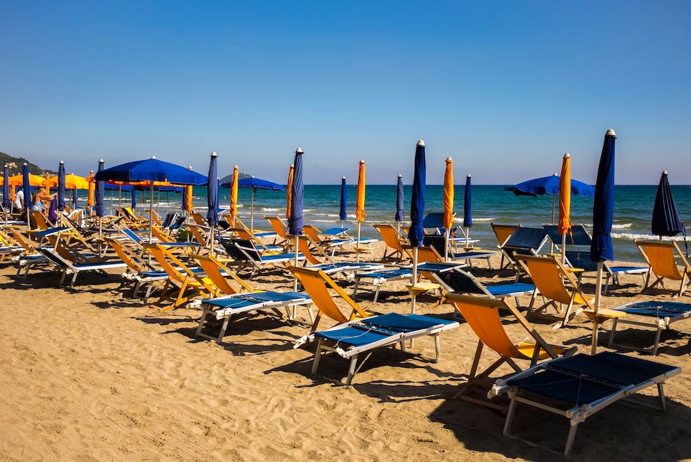 Blaue Flagge Italien Strand