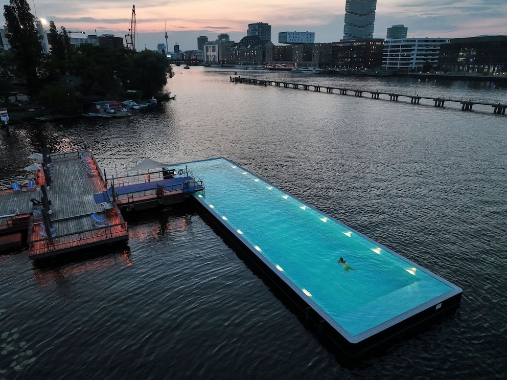 Swimmers in the Badeschiff on the Spree