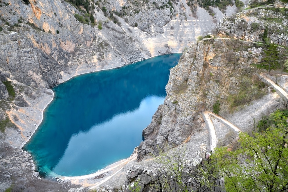 Seinen Namen verdankt der Blaue See seiner intensiv schimmernden Farbe