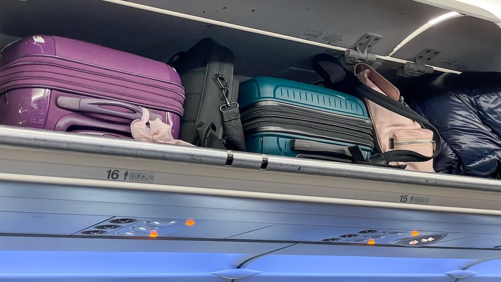 Bei einer Evakuierung muss Handgepäck zwingend im Flieger zurückgelassen werden