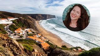 Wie lebt es sich dort, wo andere Urlaub machen? Unsere Autorin berichtet von ihrem Leben in Portugal (im Bild: der beliebte Praia da Arrifana an der Algarve)