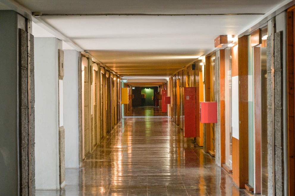 Ein Blick in die Innenflure der Cit&eacute; Radieuse von Le Corbusier