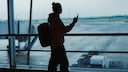 Reisende am Flughafen