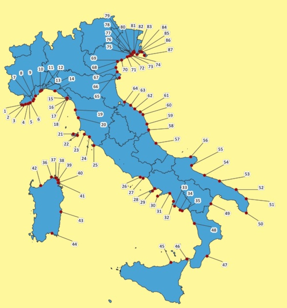 Blaue Flagge Italien Strand
