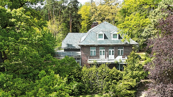 Das ehemalige Waldhotel Seehof Atterwasch wird versteigert