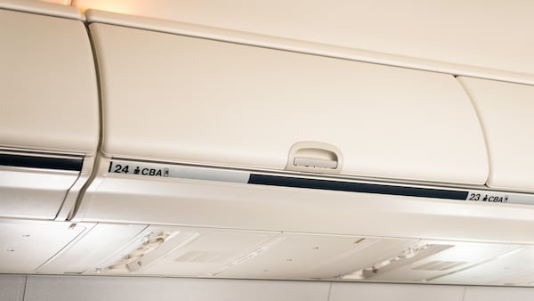 Werden die Gepäckfächer im Flugzeug bald abgeschlossen