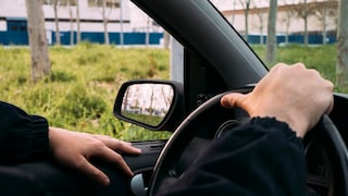 Einen Arm aus dem Fenster hängen lassen – dafür kann in Italien ein Bußgeld fällig werden!