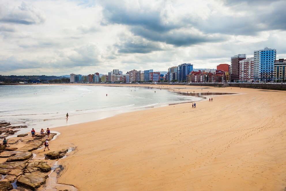 Best city beach in the world voting - [x] Playa de San Lorenzo, Gijón Spain