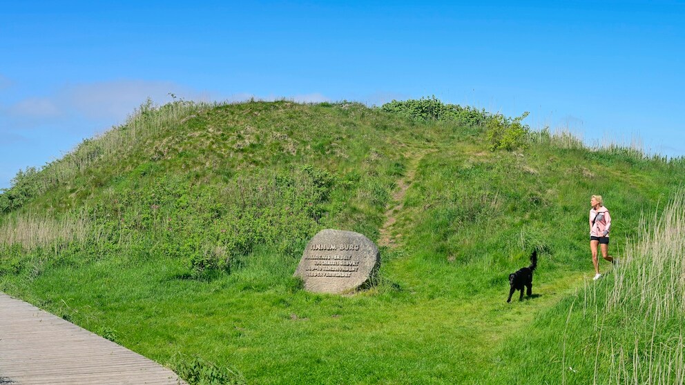 Die Tinnum-Burg auf Sylt ist schätzungsweise 2000 Jahre alt. Über die genaue Bedeutung der Anlage rätseln Wissenschaftler bis heute.