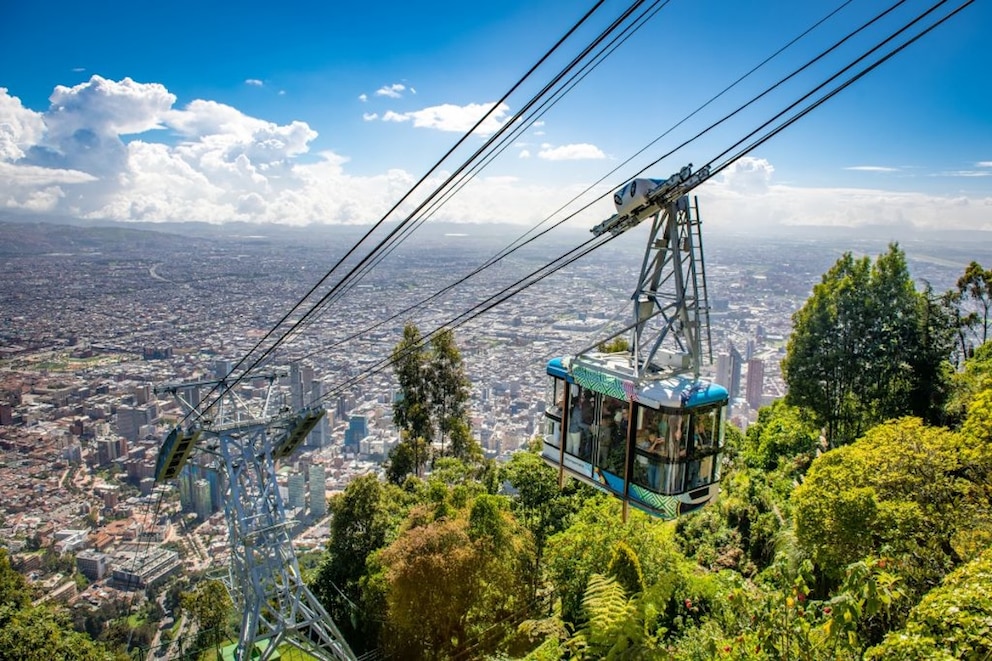 Der Berg Monserrate l&auml;sst sich auch mit der Seilbahn erklimmen. Von dort aus hat man einen tollen Blick &uuml;ber Bogot&aacute;