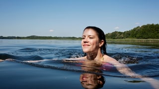 Klammheimlich in den See pinkeln: Was sonst offiziell nur kleine Kinder dürfen, tun auch genug Erwachsene. Nur spricht keiner drüber.