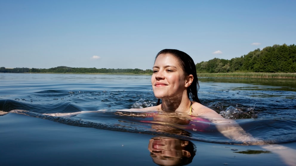 Klammheimlich in den See pinkeln: Was sonst offiziell nur kleine Kinder dürfen, tun auch genug Erwachsene. Nur spricht keiner drüber.
