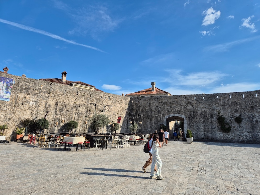 Die Stadtmauer von Budva